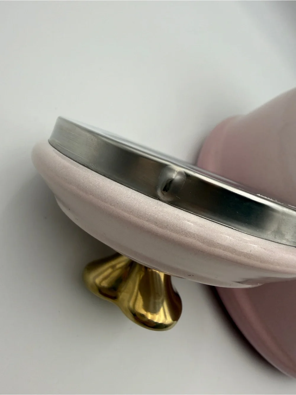 Le Creuset Classic Stovetop Kettle 1.7Qt - Shell Pink w/ Gold Trim & Heart Knob